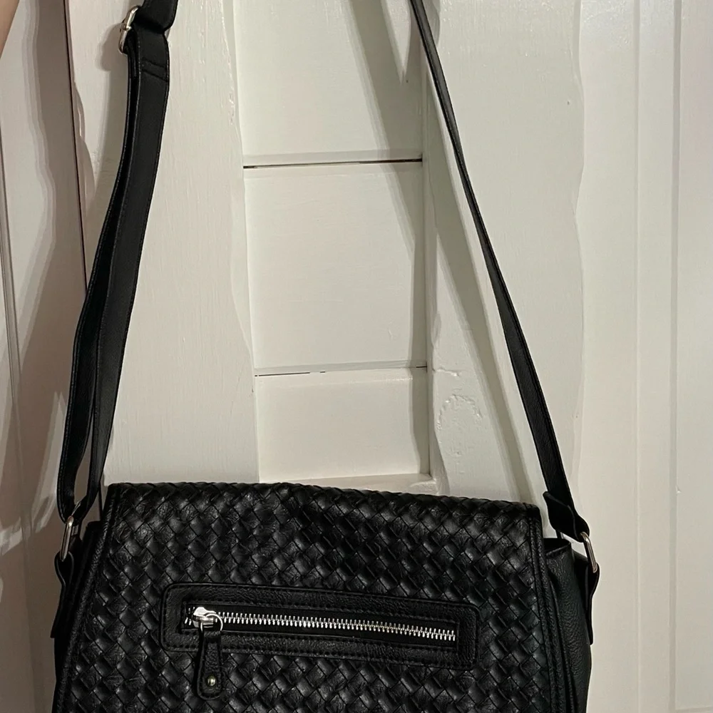 NINE WEST Black FAUX LEATHER CROSSBODY SADDLEBAG HANDBAG Purse